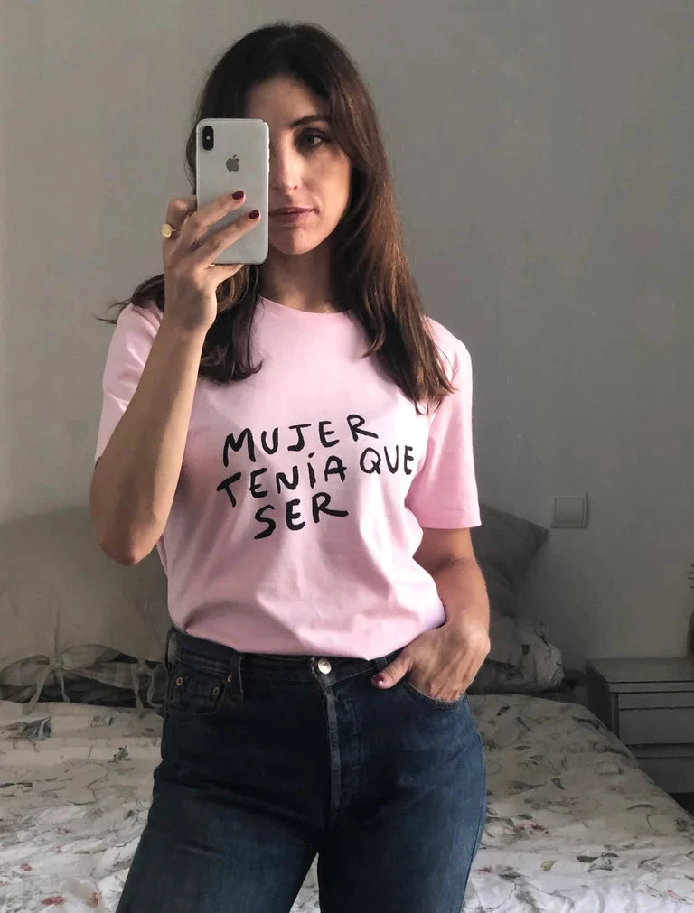 MUJER TENIA QUE SER (Rosa)