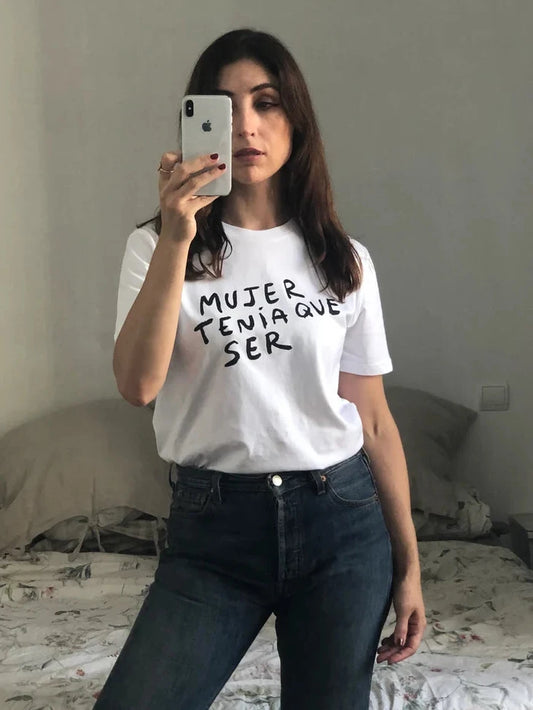 MUJER TENIA QUE SER